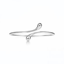 Load image into Gallery viewer, Silver Teardrop Designer Jewelry Set