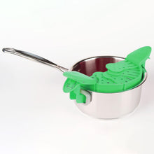 Load image into Gallery viewer, Hands-Free Easy Clip On Strainer
